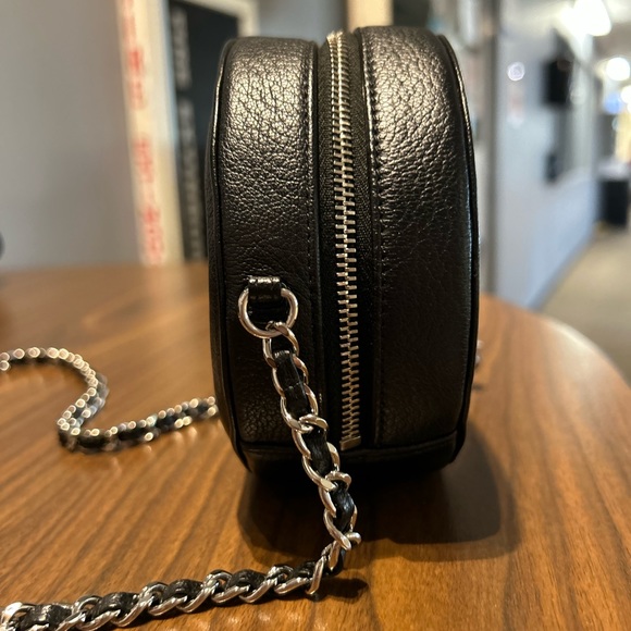 Chanel round clutch in chain - Picture 2 of 11